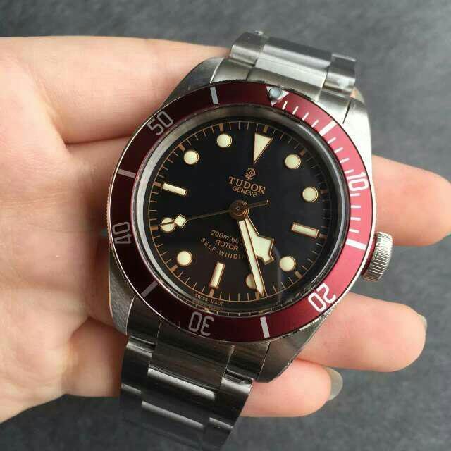 Tudor Heritage Black Bay Replica 