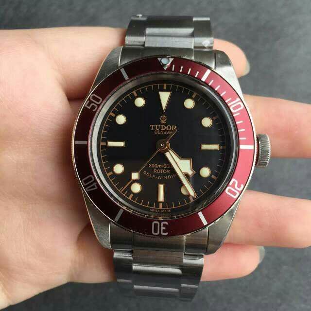  Black Dial Tudor 79220R Replica